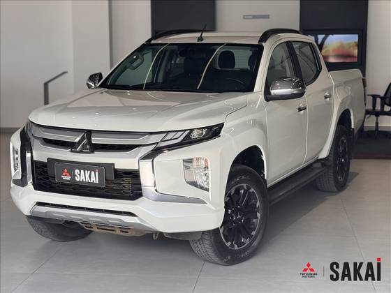 MITSUBISHI L200 TRITON 2.4 16V TURBO DIESEL SPORT HPE CD 4P 4X4 AUTOMÁTICO MITSUBISHI L200 TRITON 2.4 16V TURBO DIESEL SPORT HPE CD 4P 4X4 AUTOMÁTICO